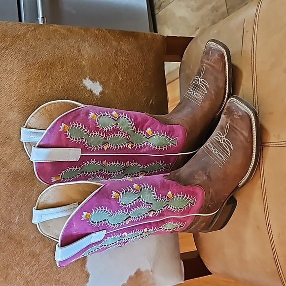 Macie Bean Shoes - MACIE BEAN Boots Pink Cactus sz 8 NWOT
